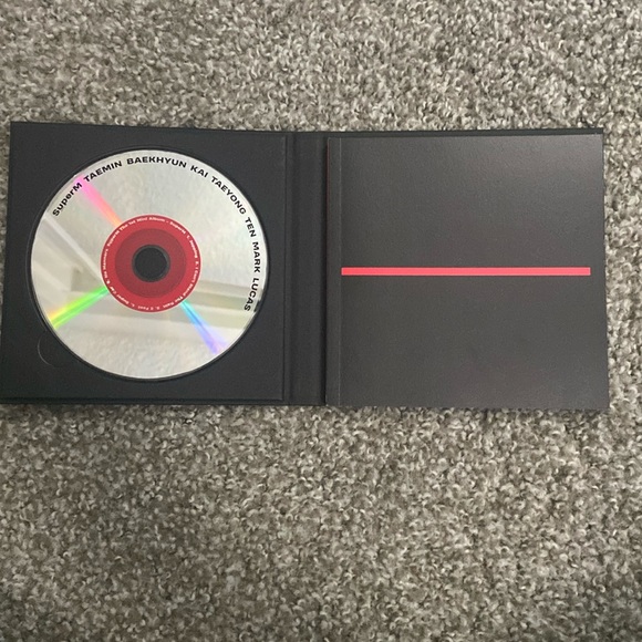 K-Pop Super M 2019 First Mini Album United Version
KPOP CD - Picture 2 of 4